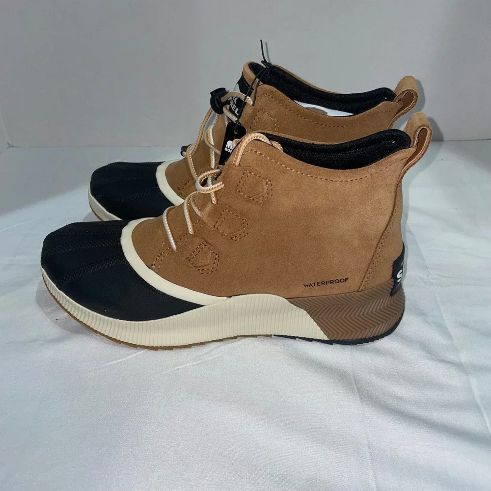 Sorel Out N About Classic WP Kids Waterproof Boots Camel Brown/Sea Salt Size 7Y